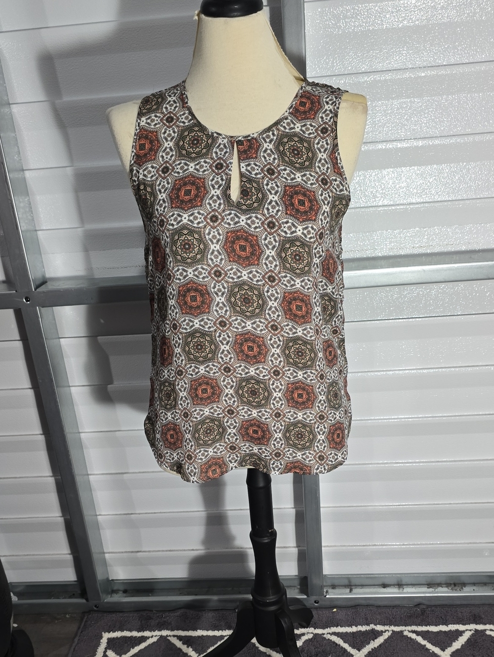 Violet & Claire Brown and Orange Geometric Keyhole Camisole Size‎ Large
